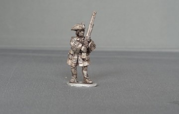 Musketeer of Spanish and Walloon Guards stood presenting WSSMSWG04