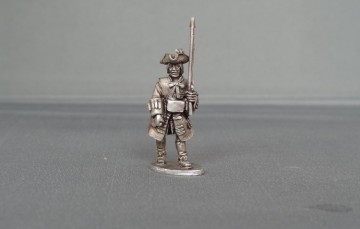 Musketeer of Gardes Francaises and Suisses marching WSSMGF03