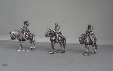 Russian Dragoons on standing horses in Tricorn’s GNWRDST02