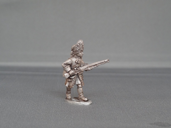 Grenadier in Bearskin advancing high porte wssg07