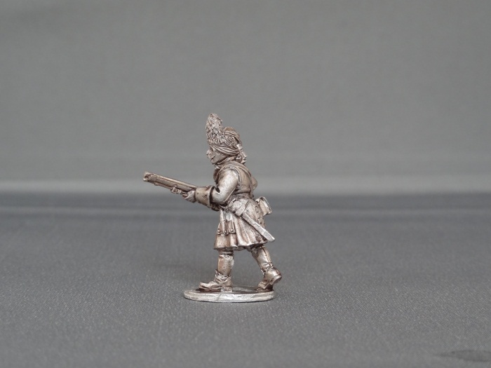 Grenadier in Bearskin advancing high porte wssg07