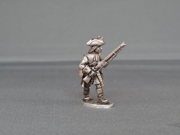 Musketeer advancing high porte with cockade