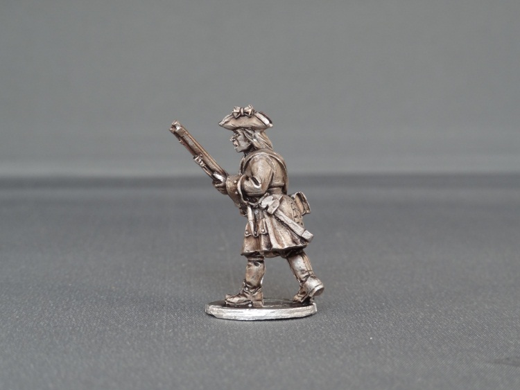 Musketeer advancing high porte with cockade